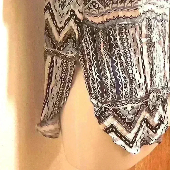 5/$25Olivaceous BLOUSE SLIDE SLITS Size medium FIRM$ - Picture 3 of 10